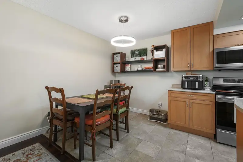 201 444 E 6TH AVENUE - photo 4 of 17