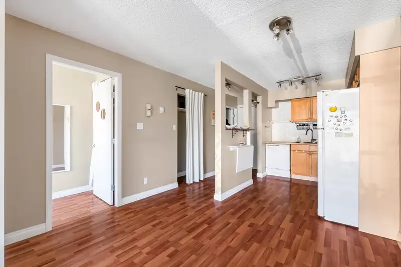 201 36 E 14TH AVENUE - photo 4 of 24