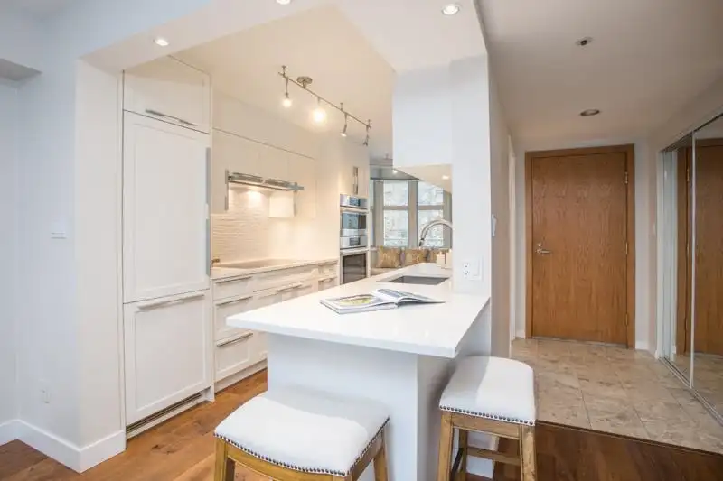 513 888 BEACH AVENUE - photo 3 of 28