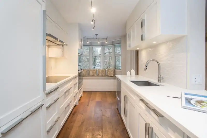 513 888 BEACH AVENUE - photo 4 of 28