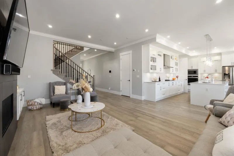 14239 61B AVENUE - photo 4 of 25