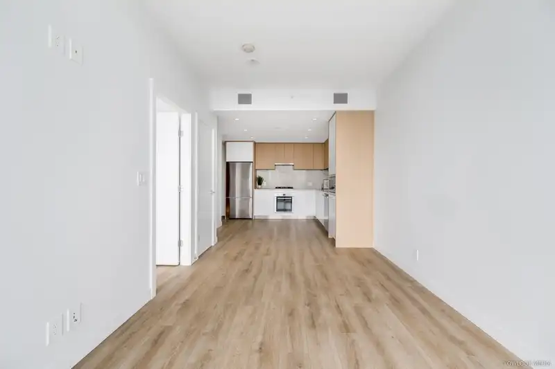 2607 567 CLARKE ROAD - photo 4 of 25