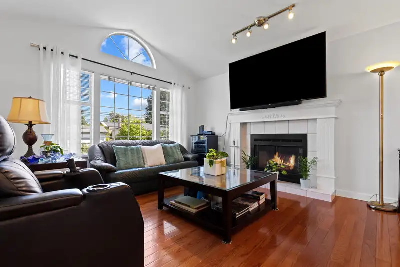 11142 90 AVENUE - photo 1 of 40