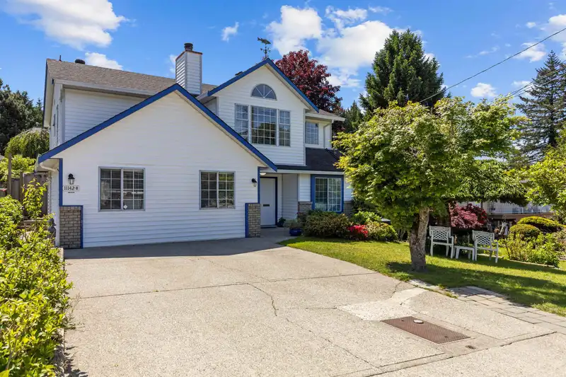 11142 90 AVENUE - photo 2 of 40