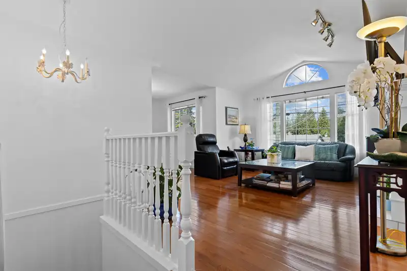 11142 90 AVENUE - photo 4 of 40