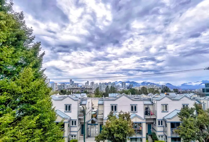 306 638 W 7TH AVENUE - photo 1 of 12