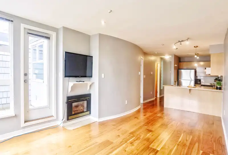 306 638 W 7TH AVENUE - photo 4 of 12