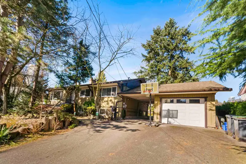 521 BROOKMERE AVENUE - photo 2 of 34