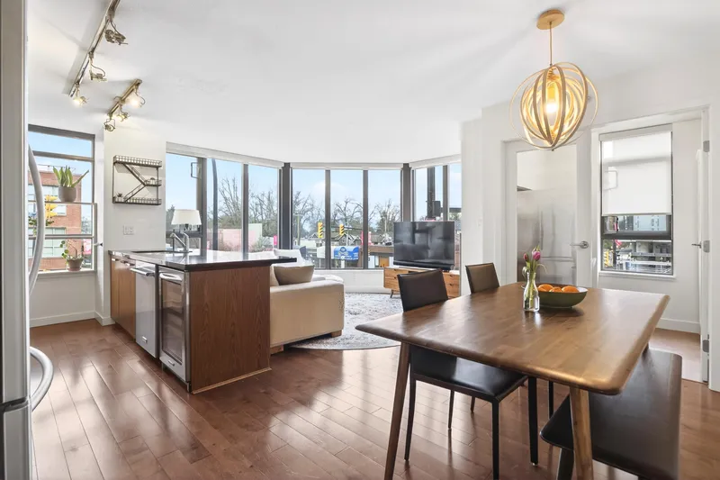 207 3228 TUPPER STREET - photo 4 of 25