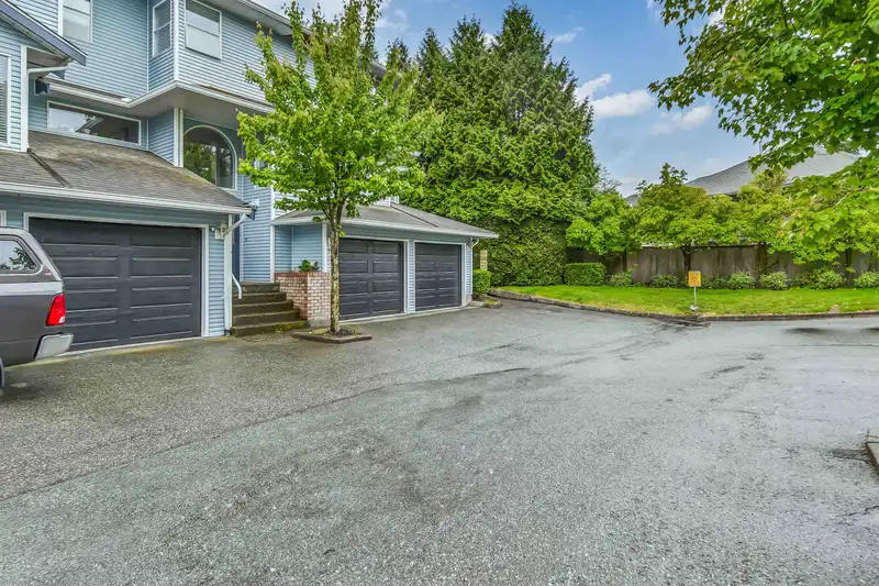 29 16363 85 AVENUE - photo 1 of 35