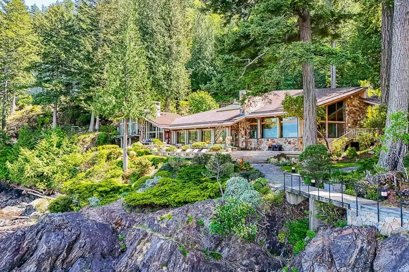 370-374 SMUGGLERS COVE ROAD - photo 1 of 38