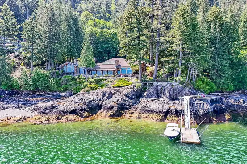 370-374 SMUGGLERS COVE ROAD - photo 3 of 38