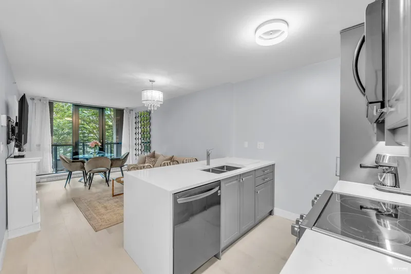 410 909 MAINLAND STREET - photo 2 of 25