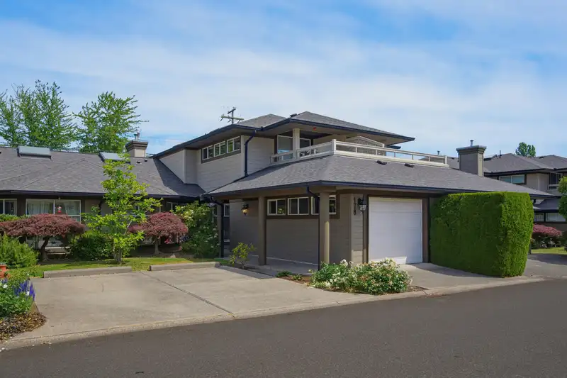 178 16080 82 AVENUE - photo 1 of 40