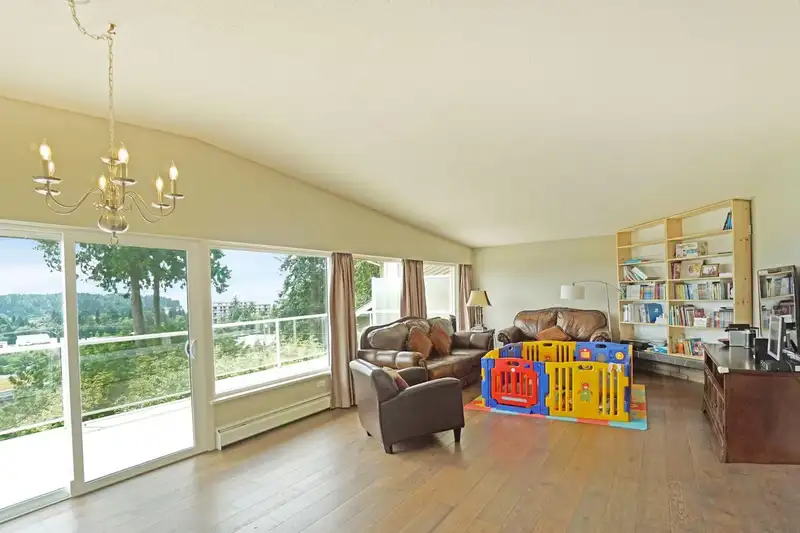 850 ESQUIMALT AVENUE - photo 3 of 22