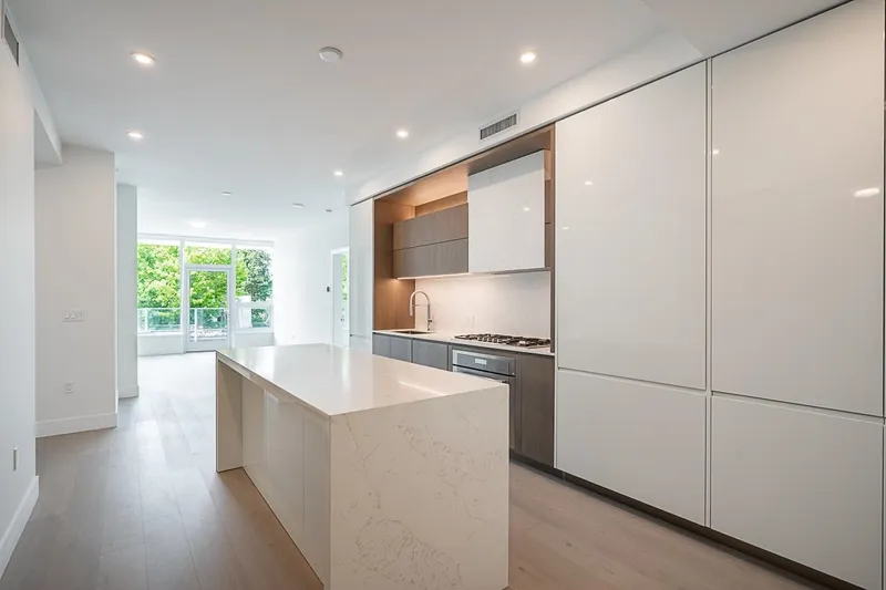 212 1342 JOHNSTON ROAD - photo 1 of 25