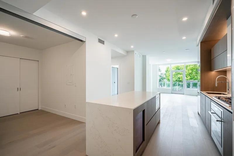 212 1342 JOHNSTON ROAD - photo 3 of 25