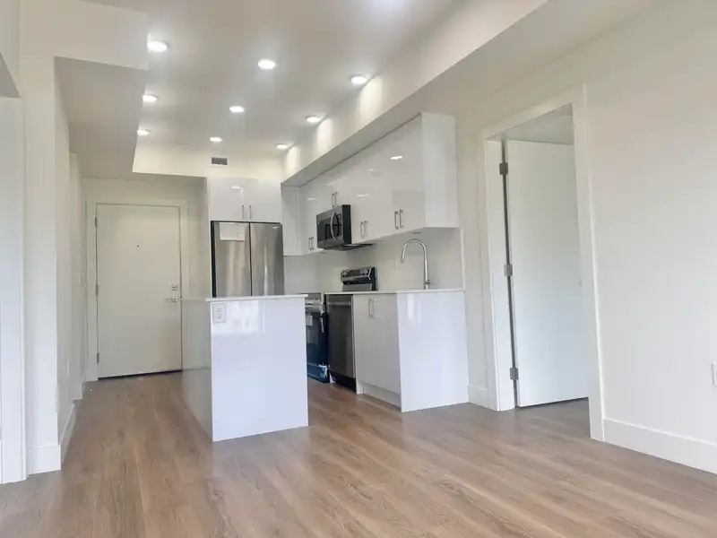 303 15739 FRASER HIGHWAY - photo 3 of 10