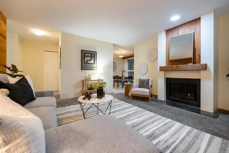 220 7377 SALISBURY AVENUE - photo 2 of 23