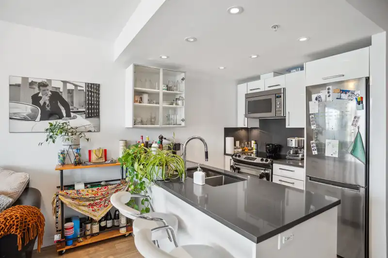 557 955 E HASTINGS STREET - photo 2 of 17