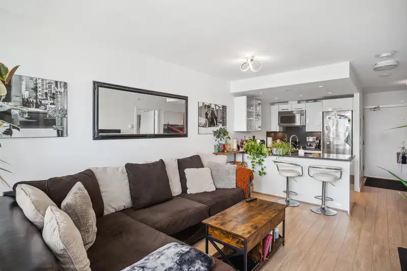 557 955 E HASTINGS STREET - photo 3 of 17