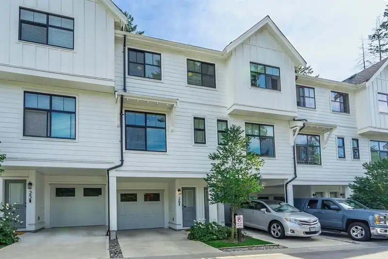 26 3339 148 STREET - photo 2 of 32