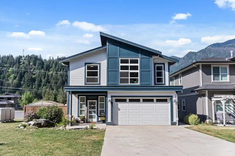 65511 SKYLARK LANE - photo 1 of 40