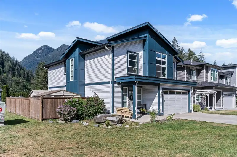 65511 SKYLARK LANE - photo 2 of 40