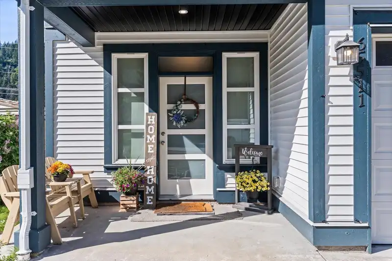 65511 SKYLARK LANE - photo 3 of 40
