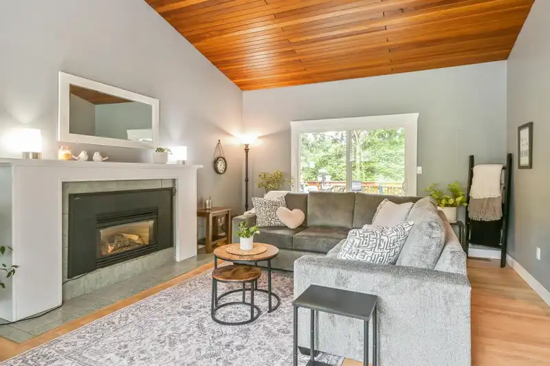 23913 58A AVENUE - photo 3 of 36