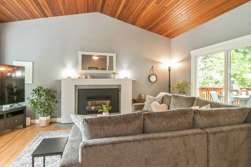 23913 58A AVENUE - photo 4 of 36
