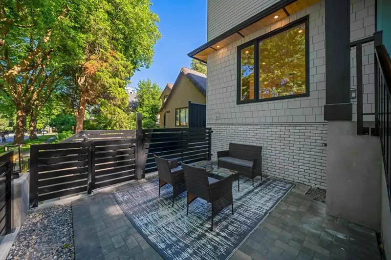 2 3836 W 8TH AVENUE - photo 2 of 3