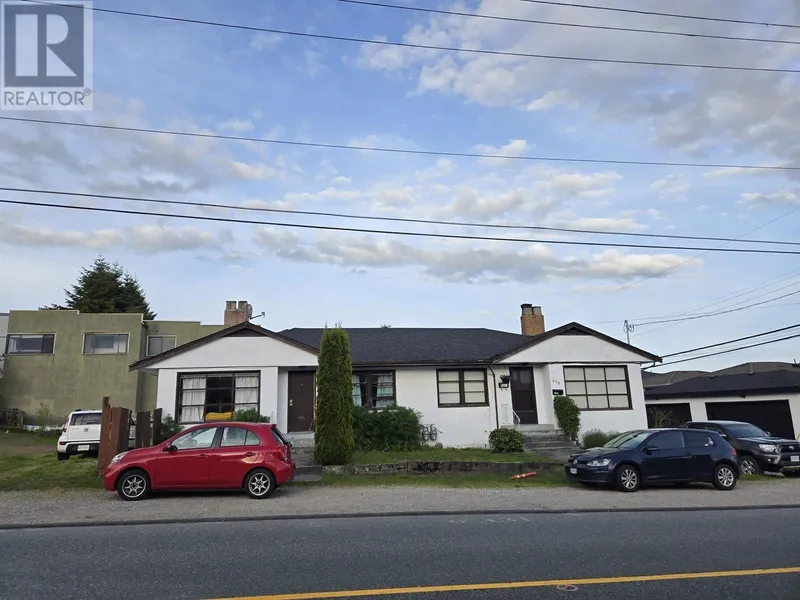 420 DELTA AVENUE - photo 3 of 4