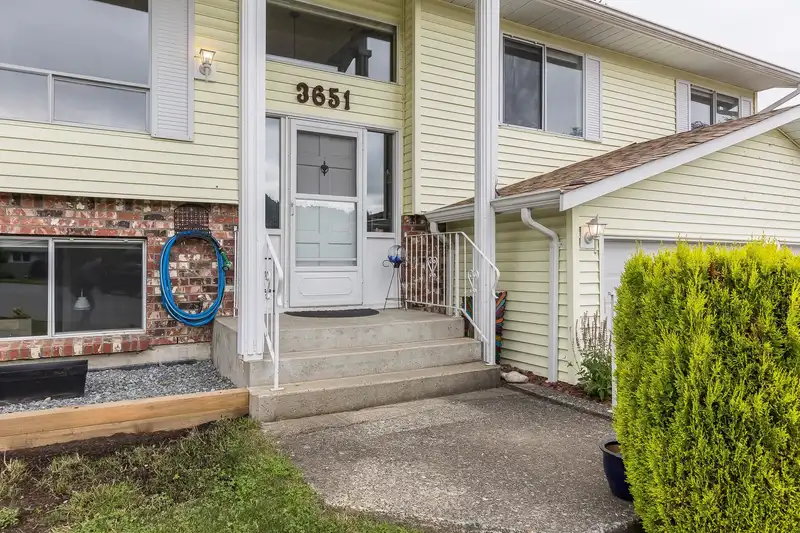 3651 BULKLEY STREET - photo 4 of 37