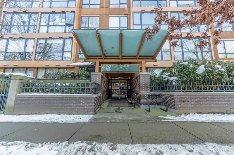 414 3588 VANNESS AVENUE - photo 1 of 18