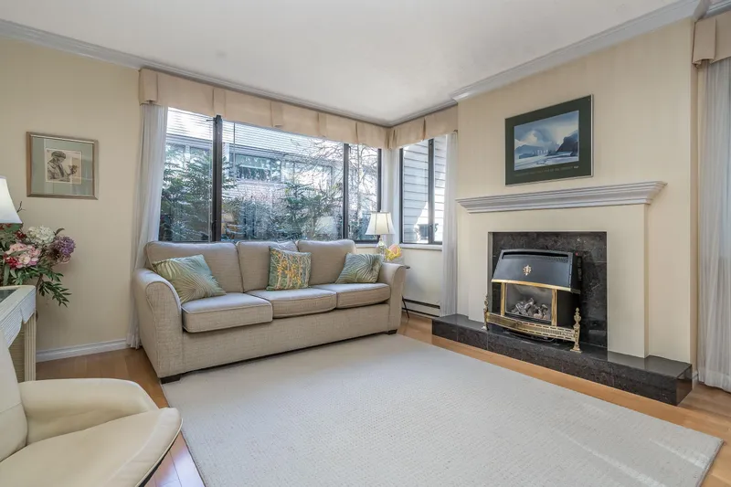 112 15275 19 AVENUE - photo 1 of 25