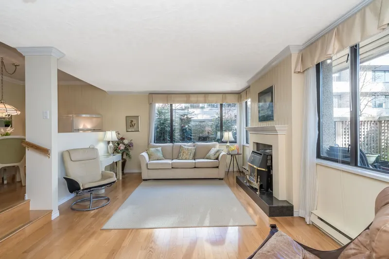 112 15275 19 AVENUE - photo 2 of 25