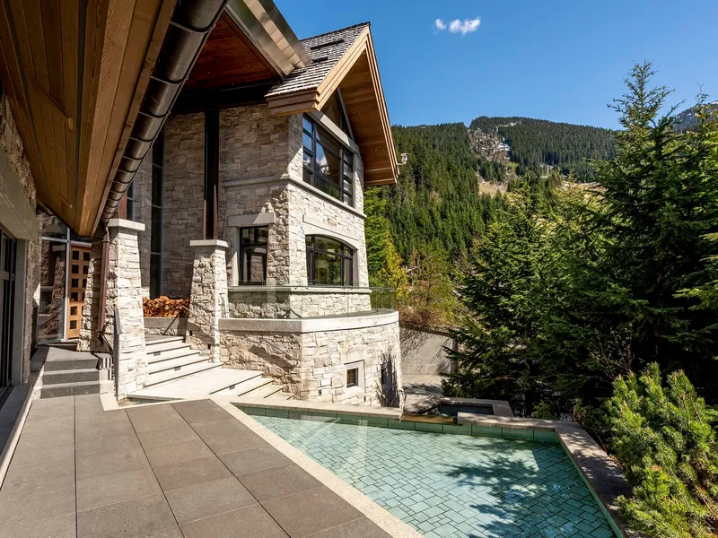 2286 NORDIC DRIVE - photo 4 of 25