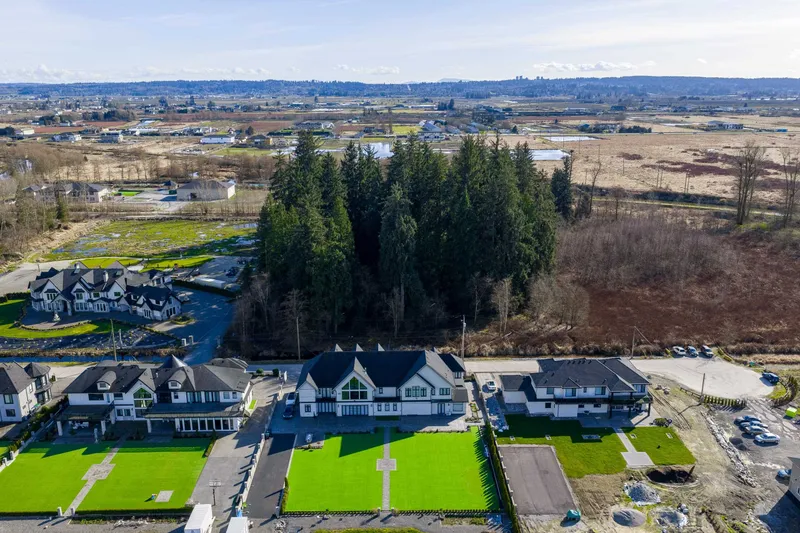 16087 59 AVENUE - photo 2 of 13