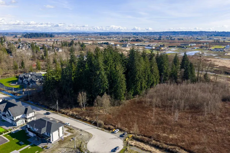 16087 59 AVENUE - photo 4 of 13