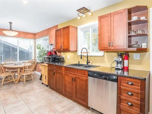 11719 75A AVENUE - photo 3 of 14