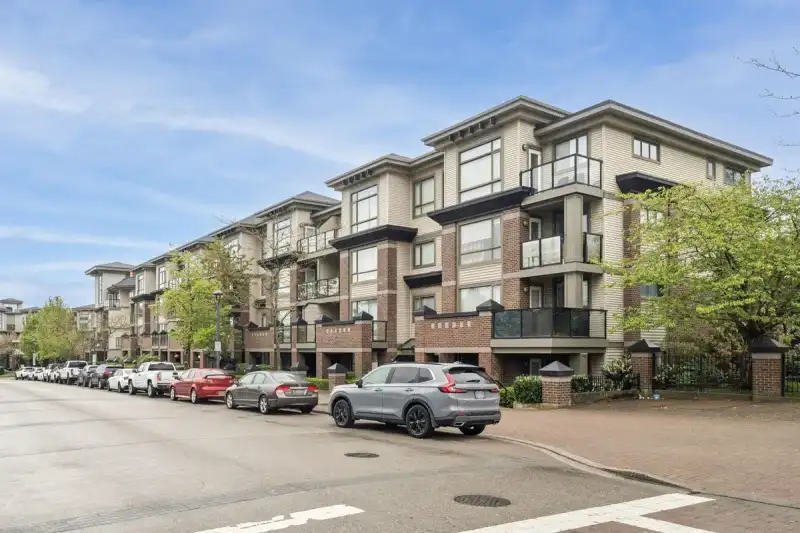 111 10822 CITY PARKWAY - photo 1 of 17