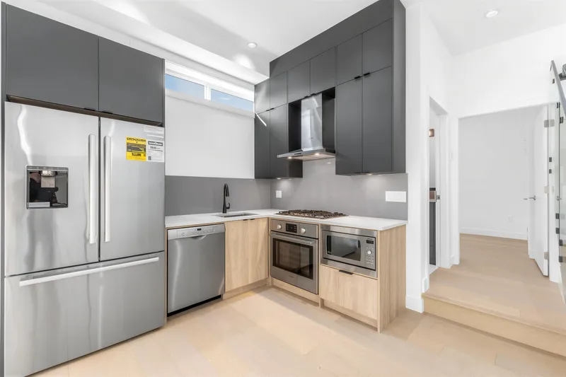 7355 OAK STREET - photo 4 of 12