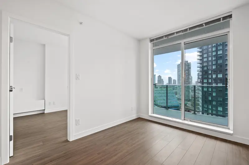 1507 13655 FRASER HIGHWAY - photo 2 of 25