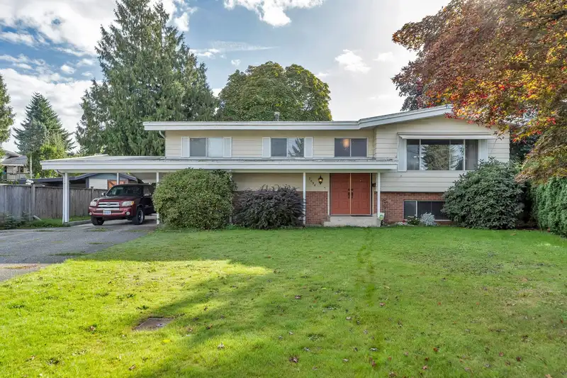 2634 VALEMONT CRESCENT - photo 1 of 40