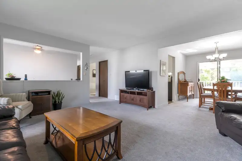 2634 VALEMONT CRESCENT - photo 4 of 40