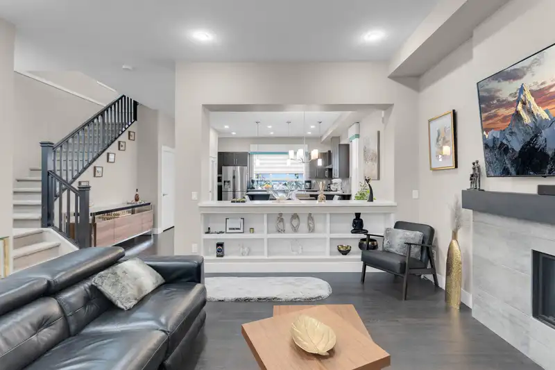 20361 82A AVENUE - photo 2 of 32