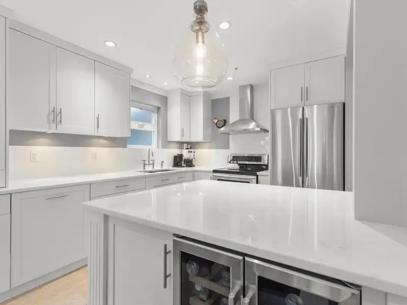 103 2121 W 5TH AVENUE - photo 4 of 39