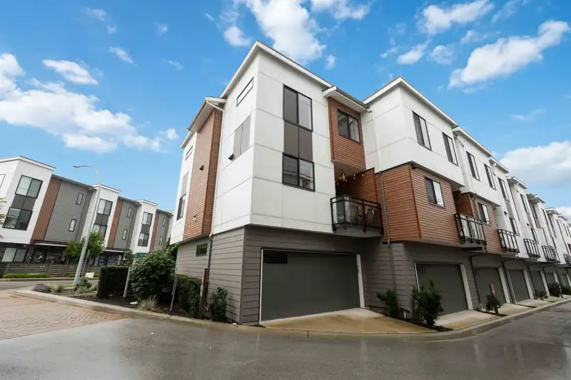 22 1639 162 STREET - photo 1 of 15