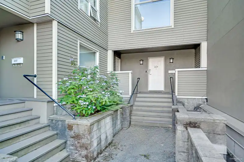 2215 ALDER STREET - photo 3 of 36